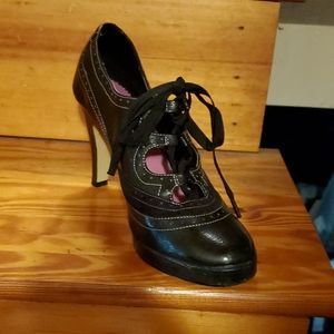 Isaac Mizrahi laced heels 8/8.5